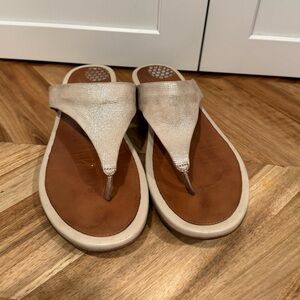 Fitflop Cream Sandals with Cushioned Sole size 7.5 or 38
